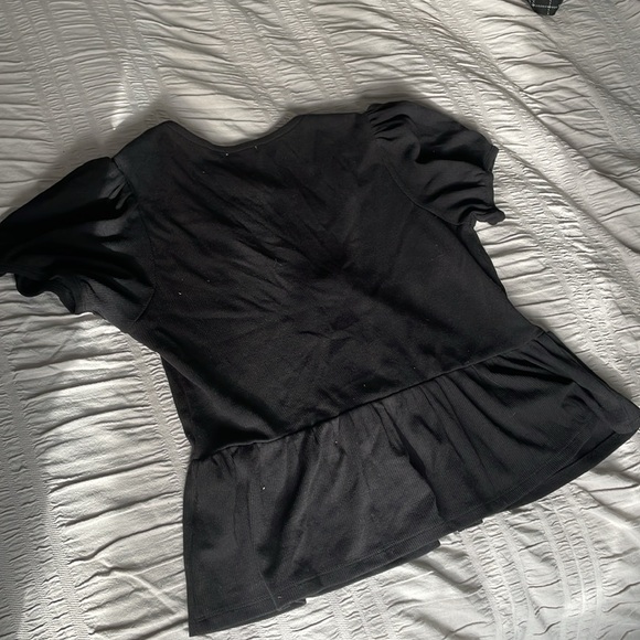 Black puff sleeve ribbed top with front ties (AVAILABLE IN BUNDLE ONLY) - Picture 3 of 3